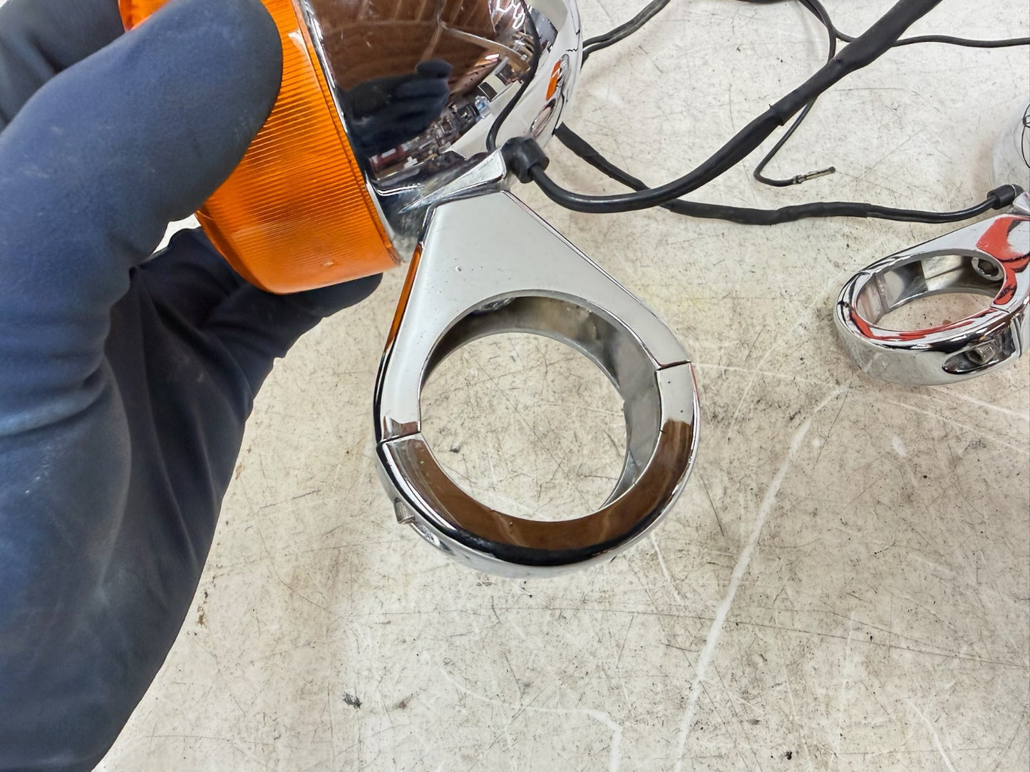 1993 HARLEY DYNA Wide Glide Front Clamp On Turn Signal Right & Left Chrome 41mm