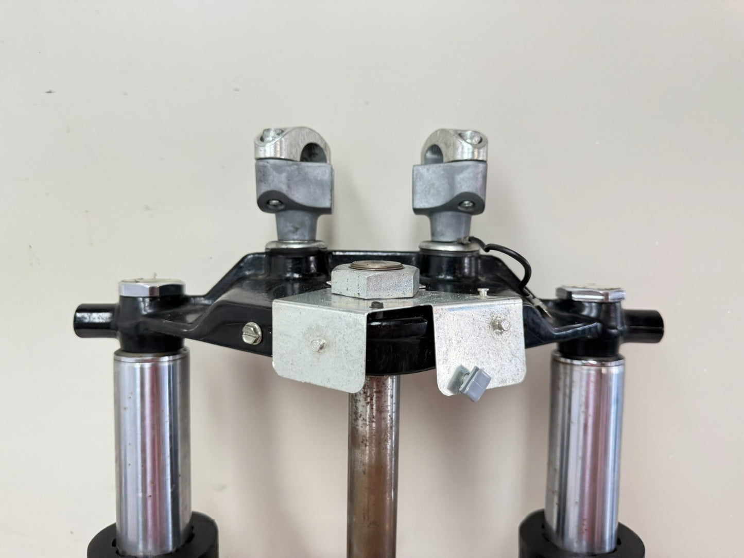 2003 HARLEY ELECTRA GLIDE Forks Triple Tree Clamp Axle Straight OEM HD