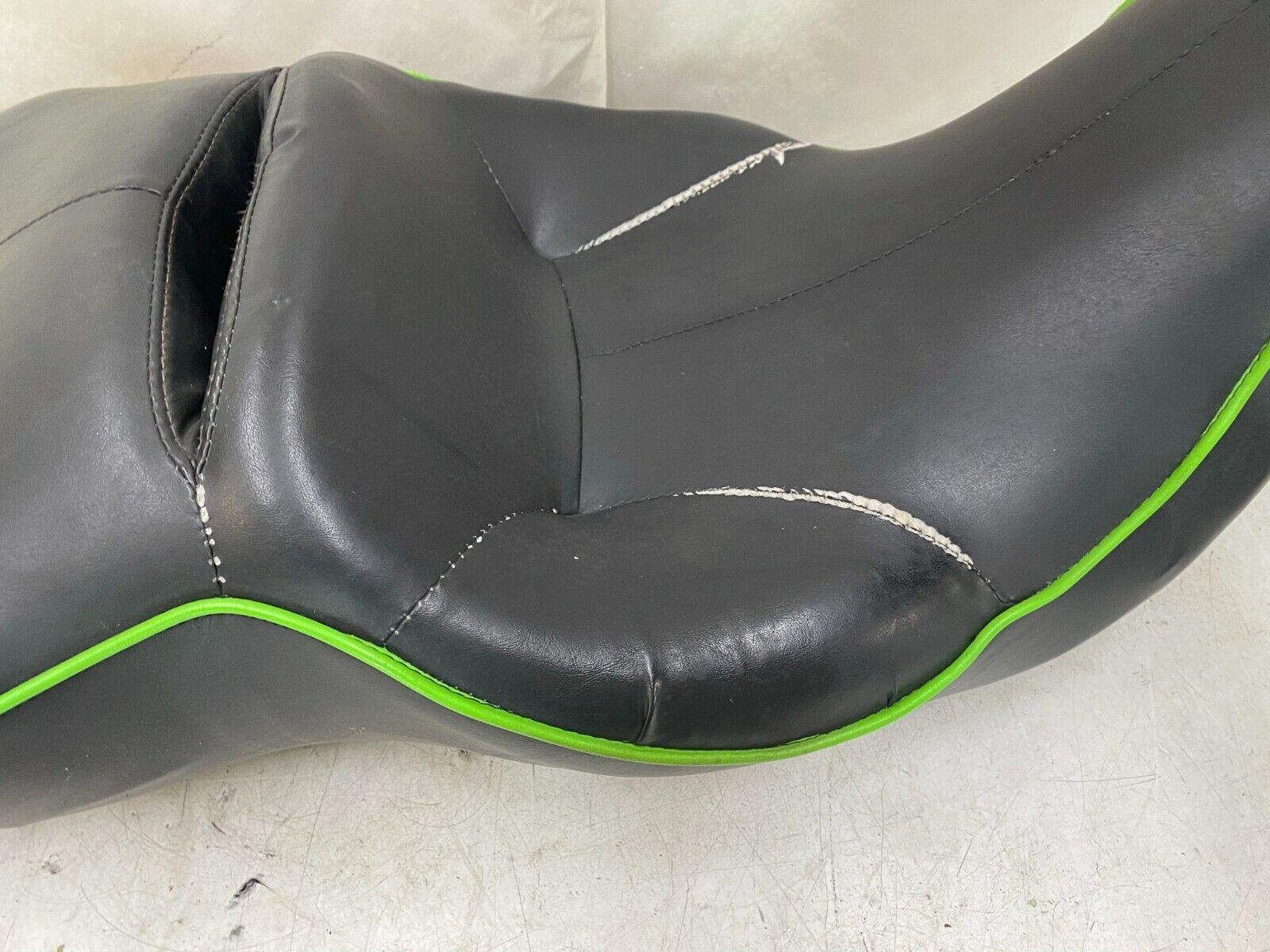 2002 HARLEY DAVIDSON FLH Electra Glide OEM HD Seat Saddle 2 UP Driver Passenger