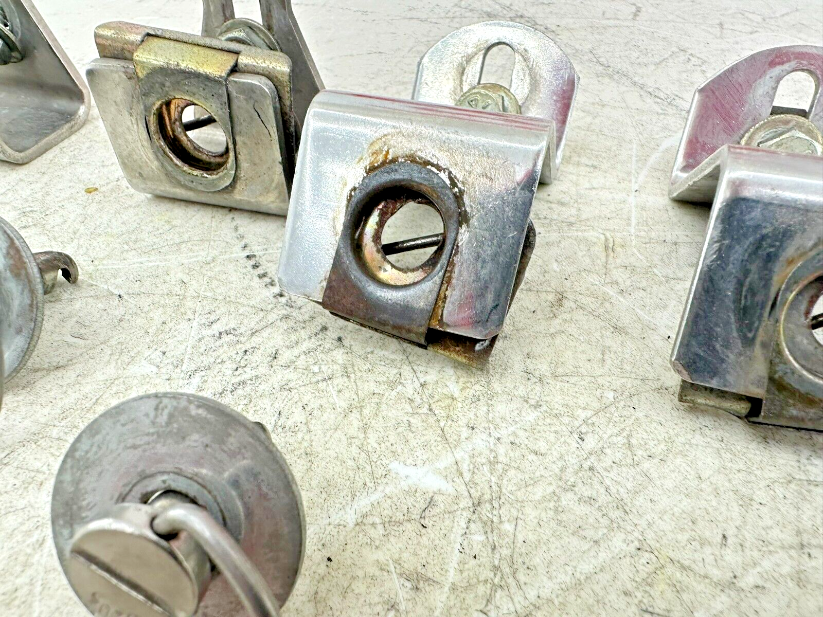 2003 HARLEY ELECTRA GLIDE classic Saddlebag Docking Mounting Hardware Pins