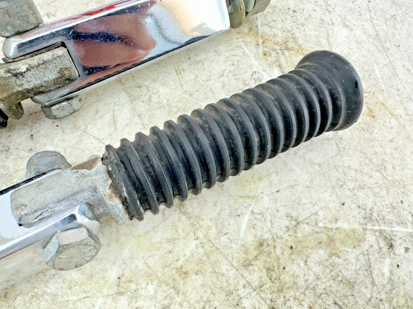 1997 HARLEY DYNA Highway Forward Foot Pegs + MTG Hardware OEM HD