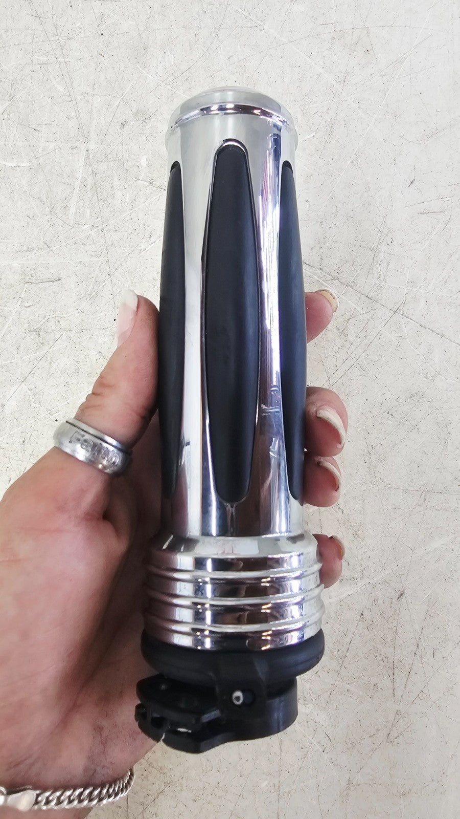 2000 HARLEY DAVIDSON FLH ROADKING Chrome Raised Throttle Hand Handlebar Grips