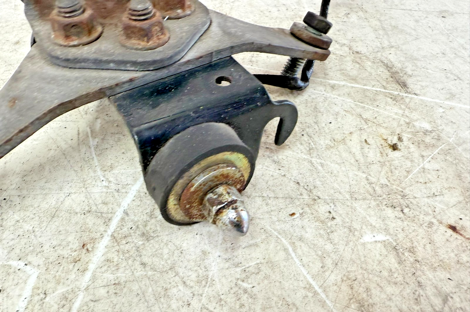 1997 HARLEY DAVIDSON SOFTAIL Upper Engine Motor Horn Mount Bracket