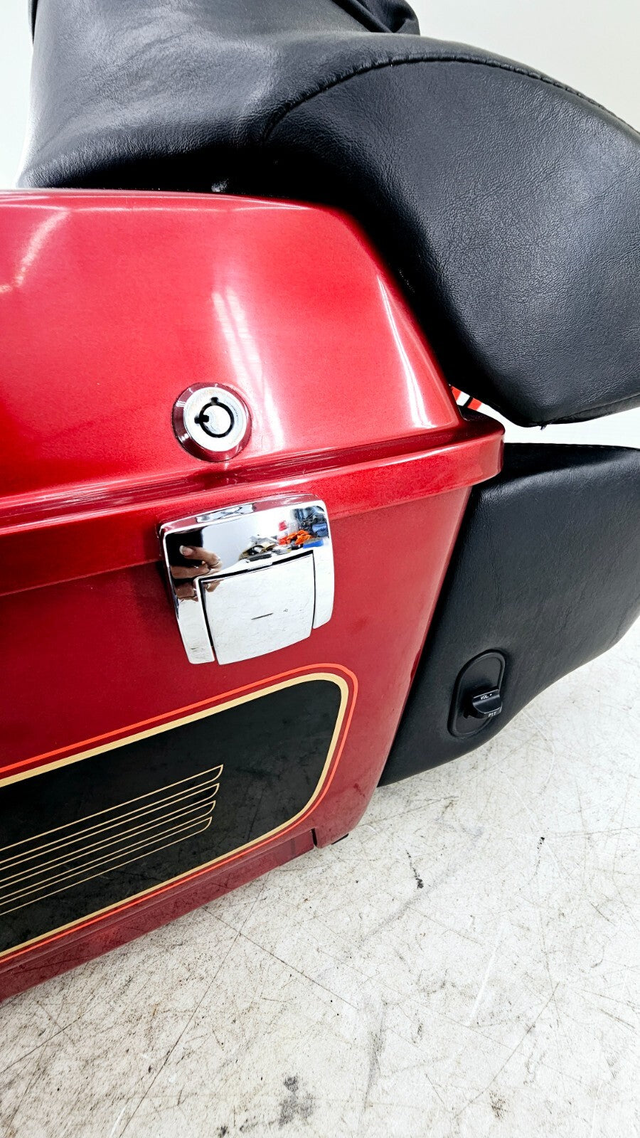 1998 HARLEY FLH ELECTRA GLIDE King Tour Pac Pack Trunk Top Box w/ Speakers Lid