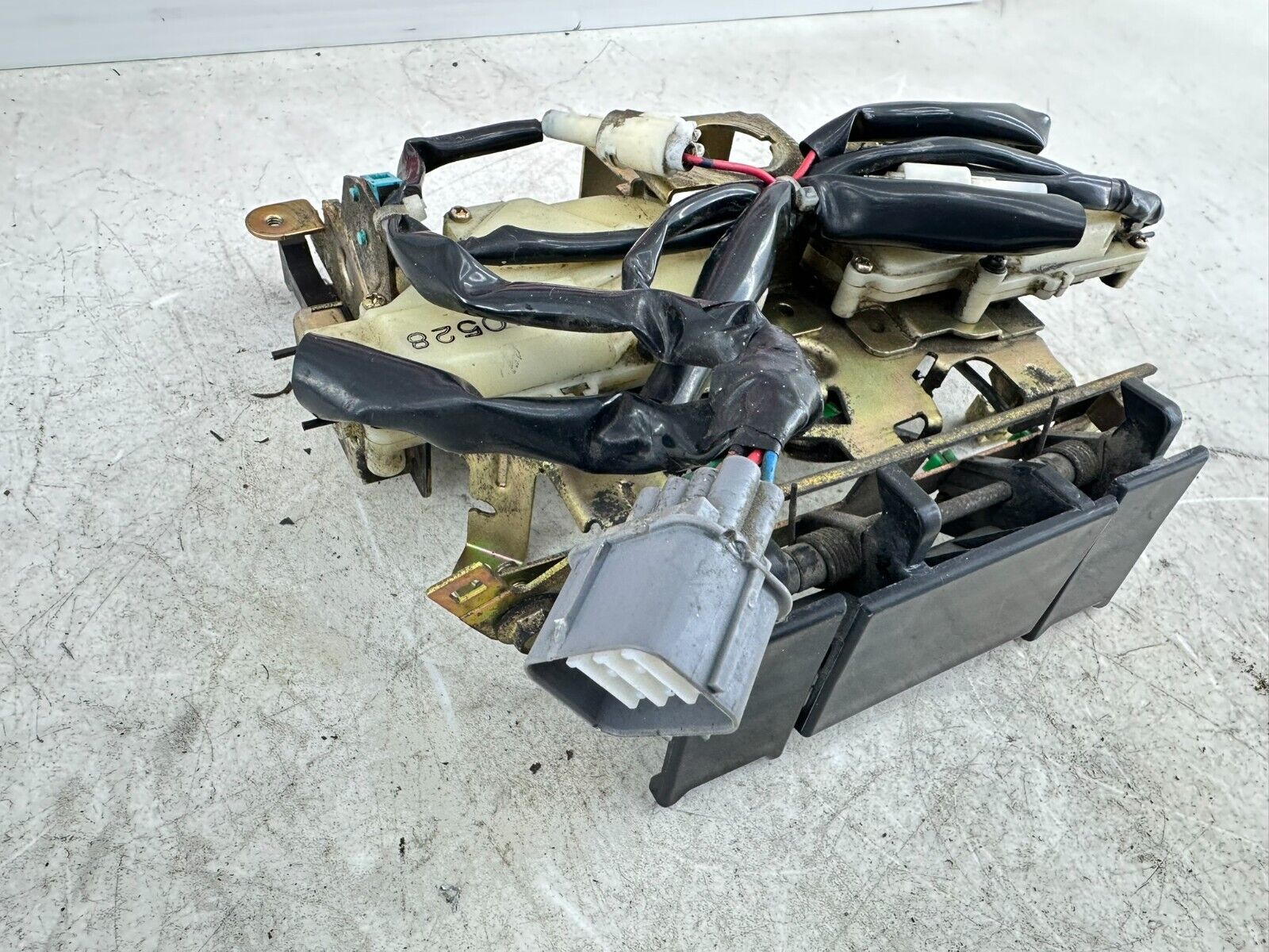 2004 Honda Goldwing GL1800 Trunk Saddle Bag Auto Lock Release Levers