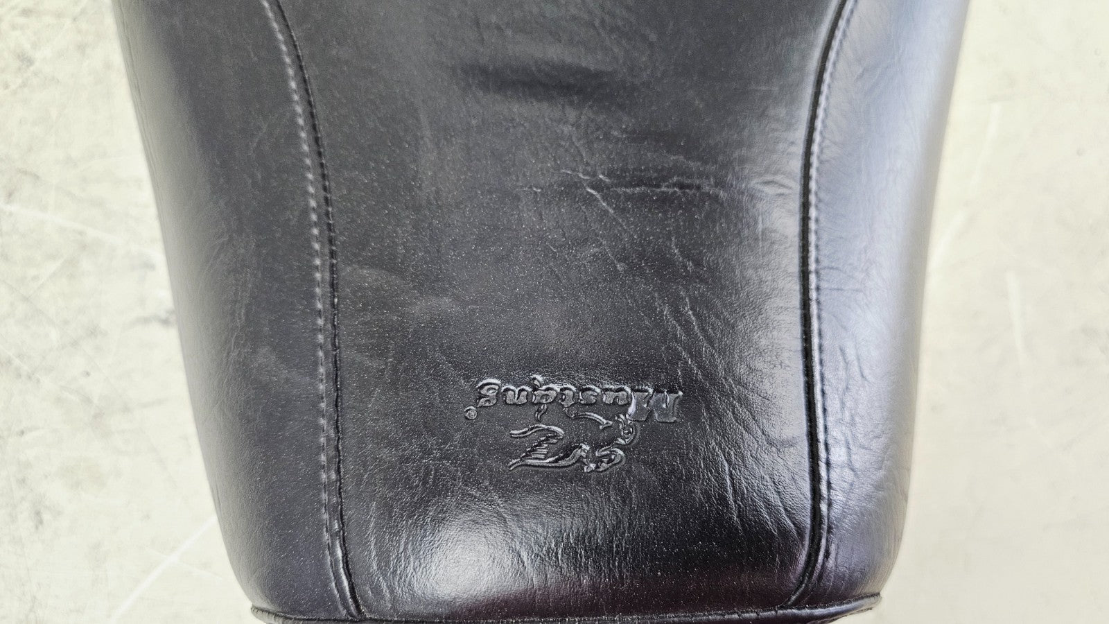 1990 Harley FXR FXRT FXRD FXRS FXLR FXRC Mustang Seat Saddle 2 UP Studded NICE