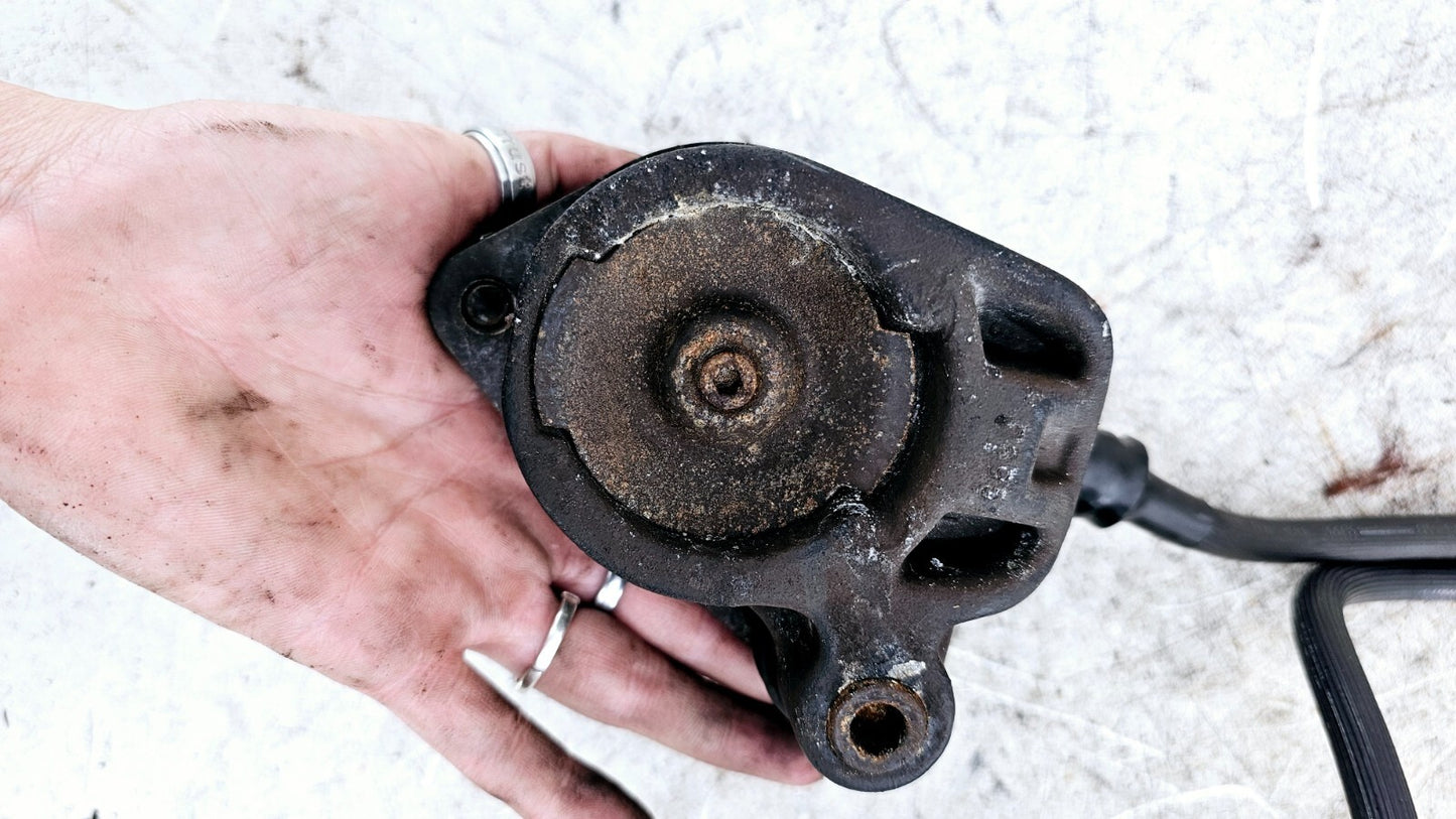 1995 HARLEY DYNA CONVERTIBLE Front Brake Master Cylinder Dual Caliper Hose OEM
