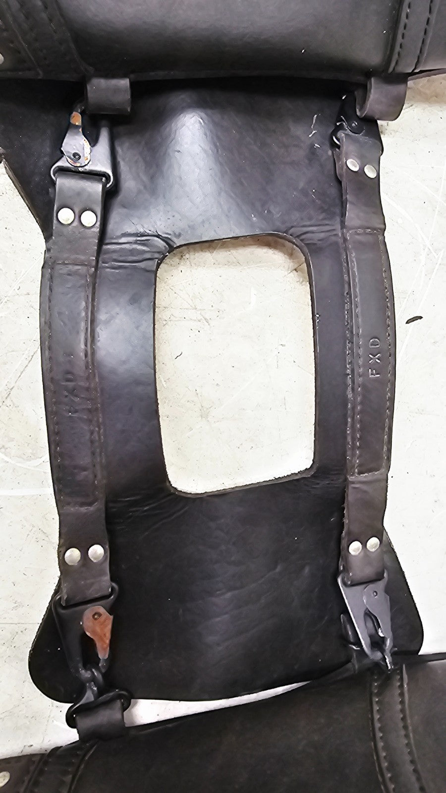 1997 HARLEY DYNA OEM HD Leather Saddlebag & Support Arm Bars Turn Signal Light