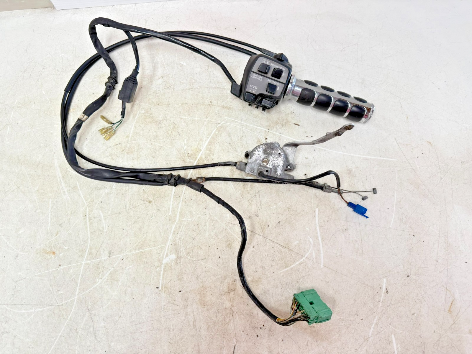 2002 Honda Goldwing GL1800 Right Throttle Handlebar Cruise Reverse Start Switch