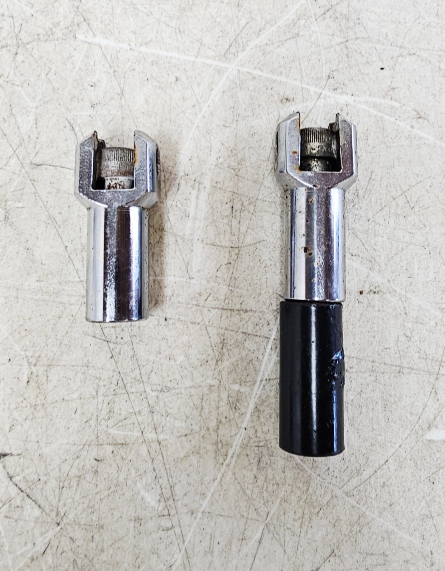 2000 HARLEY SOFTAIL DEUCE Chrome Passenger Footpeg Peg Bracket Mount Support