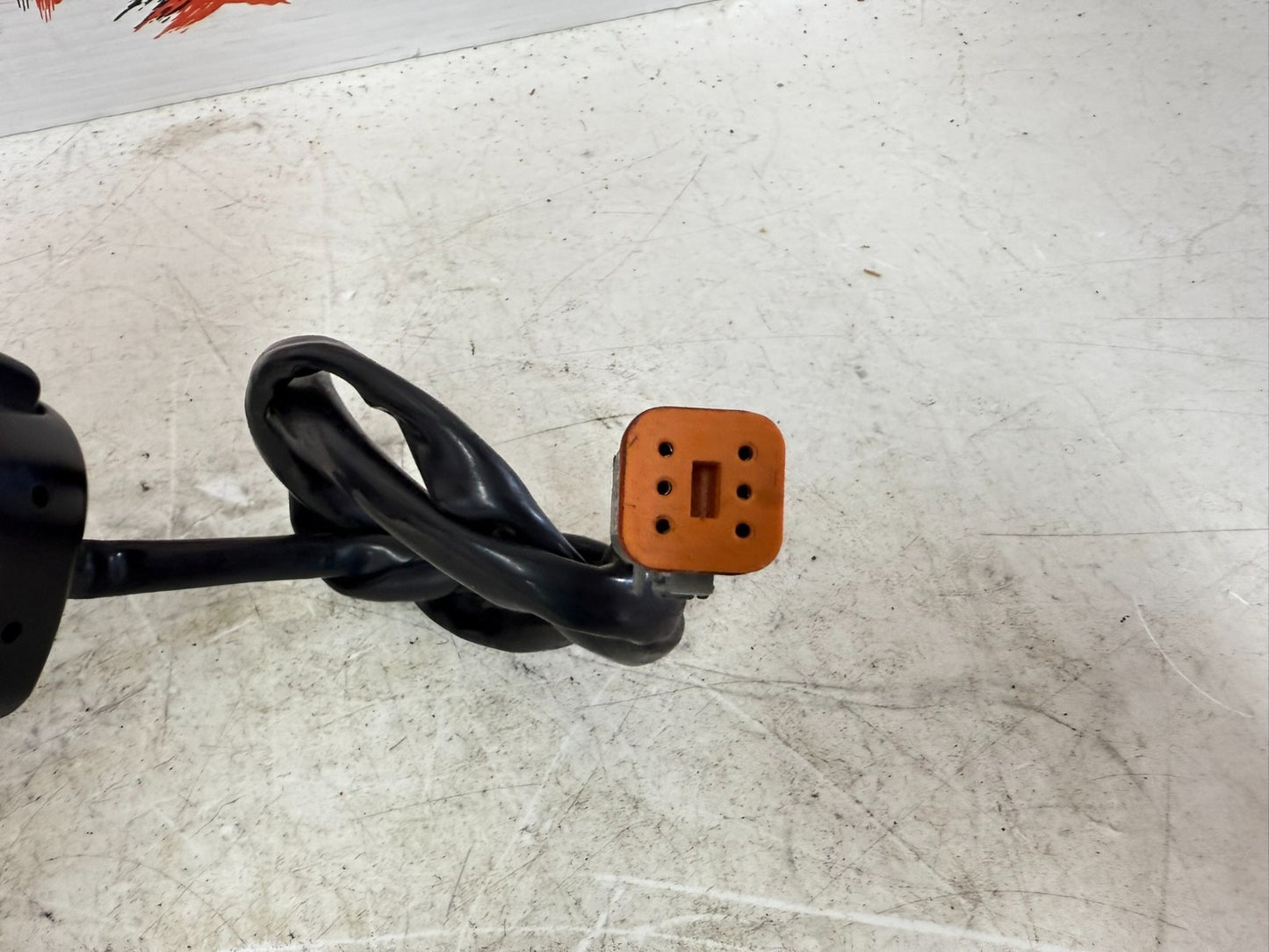 2003 HARLEY DYNA WIDE GLIDE Left Handlebar Switch Housing Button Control Grip