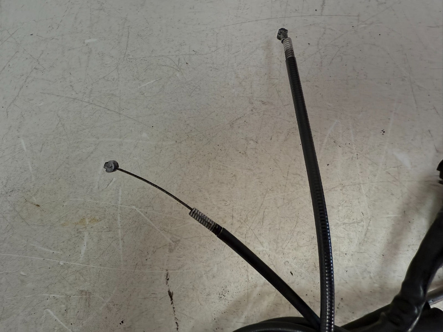 2003 HARLEY ELECTRA GLIDE Right Hand Control Switch Housing Handlebar Cable