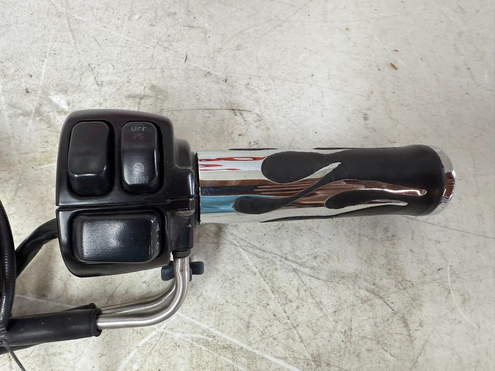 2003 HARLEY DYNA WIDE GLIDE Right Hand Control Switch Housing Handlebar Cable