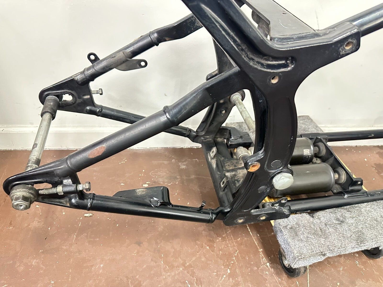 2001 HARLEY SOFTAIL Deuce Frame Chassis Swingarm Shocks Straight