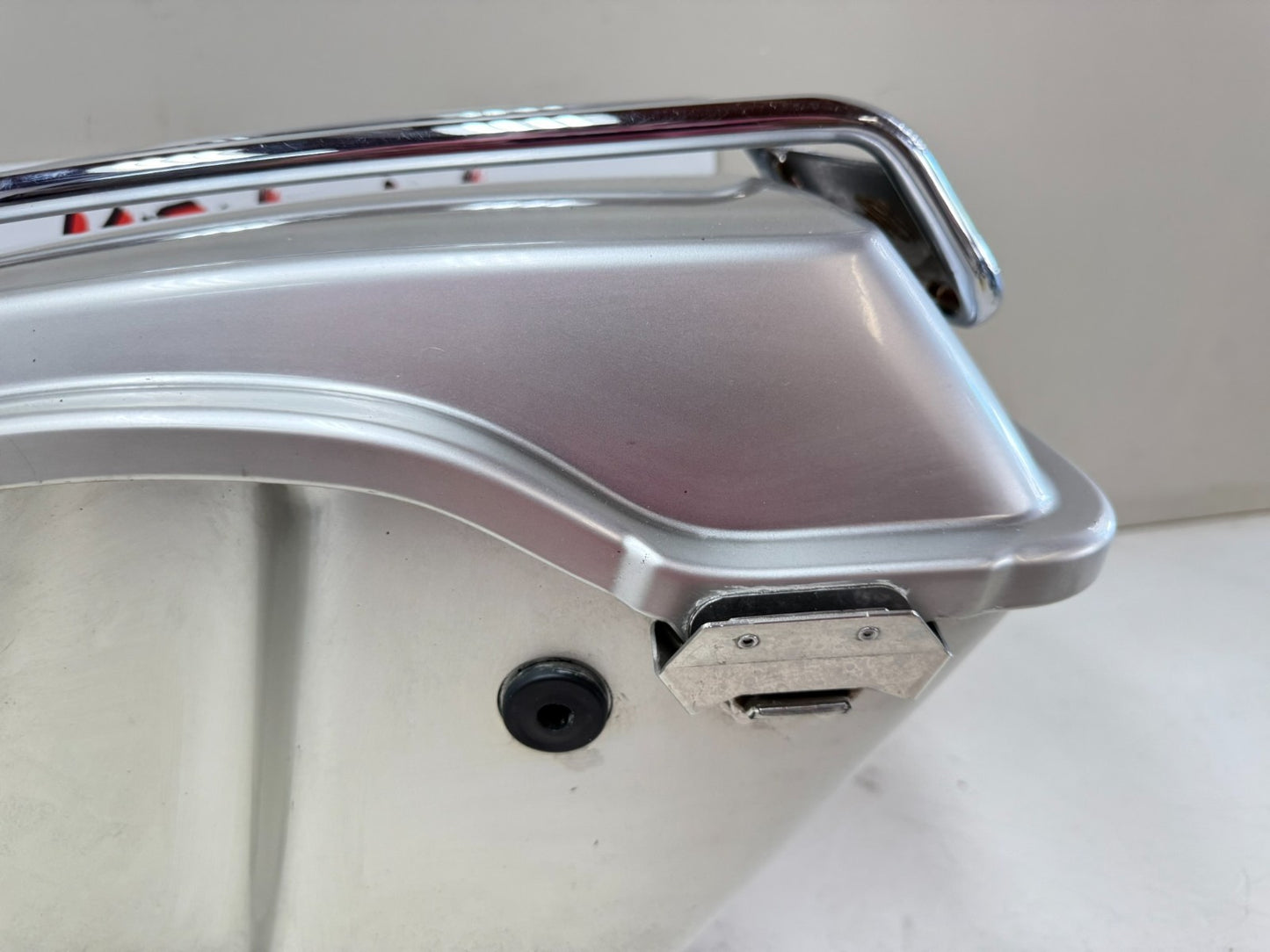 2003 HARLEY ELECTRA GLIDE Saddlebag Housing Left w/ Lid Latch 100th Anniversary