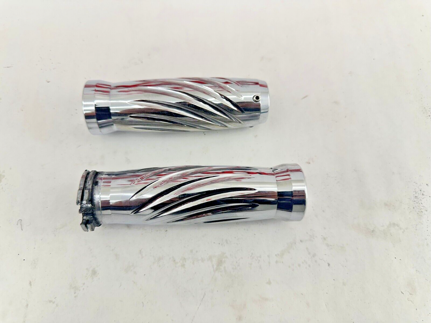 1995 HARLEY DAVIDSON DYNA SOFTAIL SPORTSTER  Chrome Grips Right Left