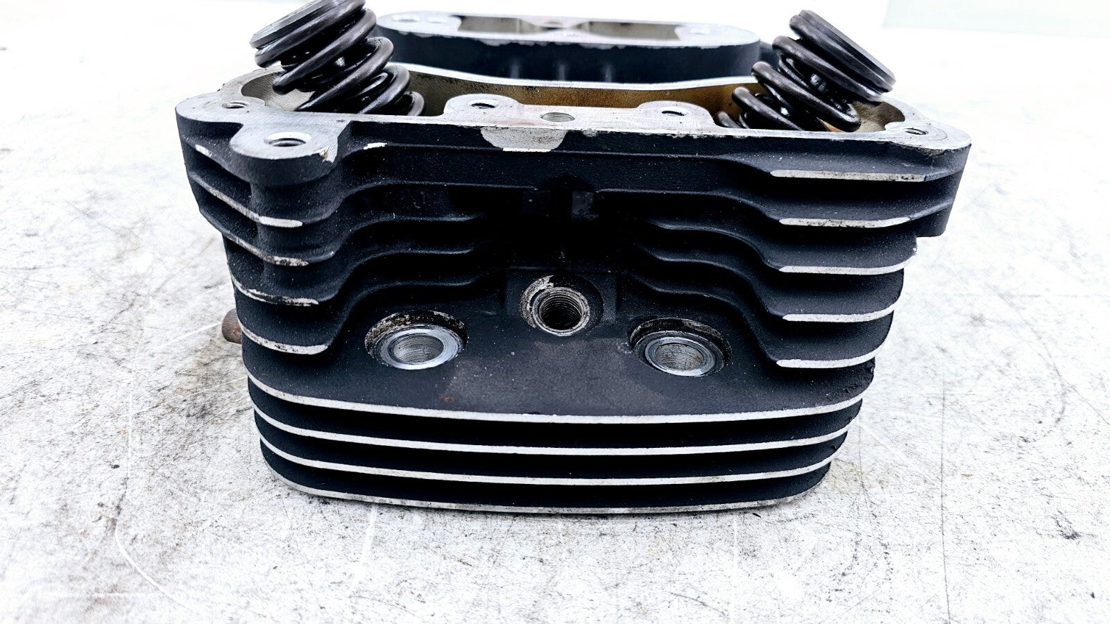 1995 HARLEY DYNA CONVERTIBLE Engine Motor Rear Cylinder Heads w/ Valve 16720-84C
