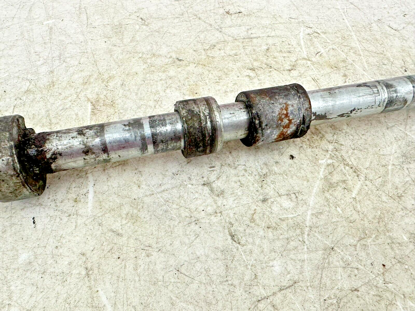 1999 HARLEY SOFTAIL OEM HD genuine Swingarm Rear Axle + Spacers