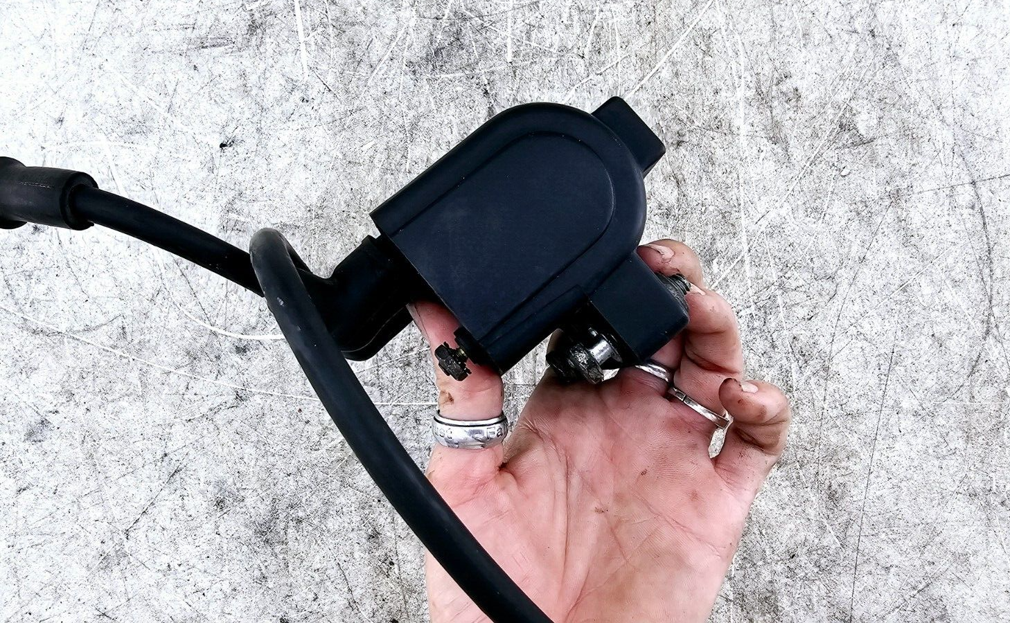 1994 HARLEY FLH ELECTRA GLIDE Ignition Coil w Spark Plug Wires OEM 21614-83A
