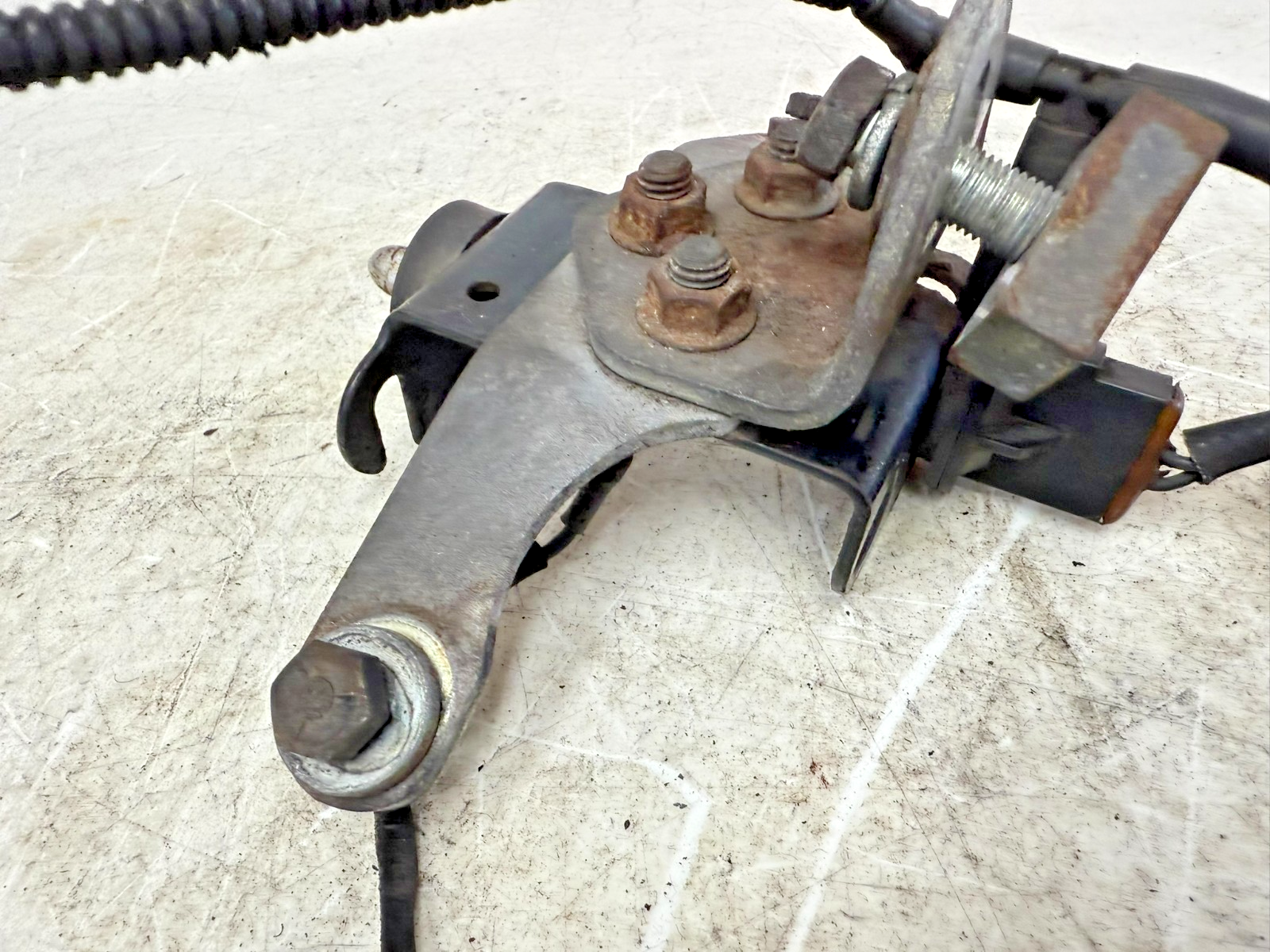 1997 HARLEY DAVIDSON SOFTAIL Upper Engine Motor Horn Mount Bracket