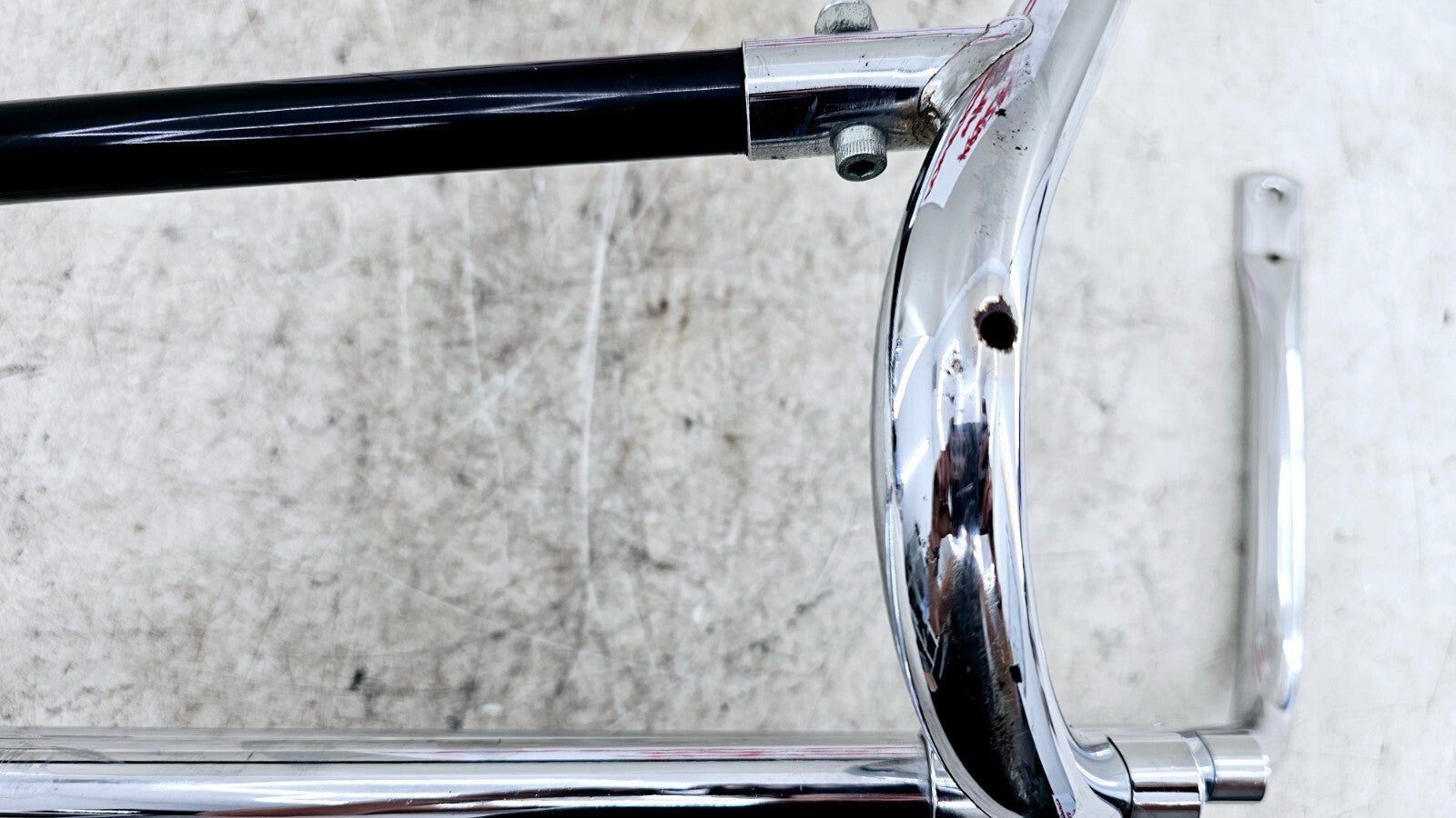 1998 HARLEY FLH ELECTRA GLIDE Chrome Left Saddlebag Surround Bumper No Rust