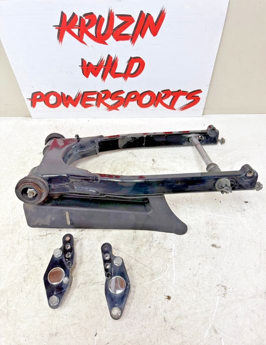 1995 HARLEY FLH ELECTRA GLIDE Swingarm Rear Axle Arm Mounting Bracket OEM