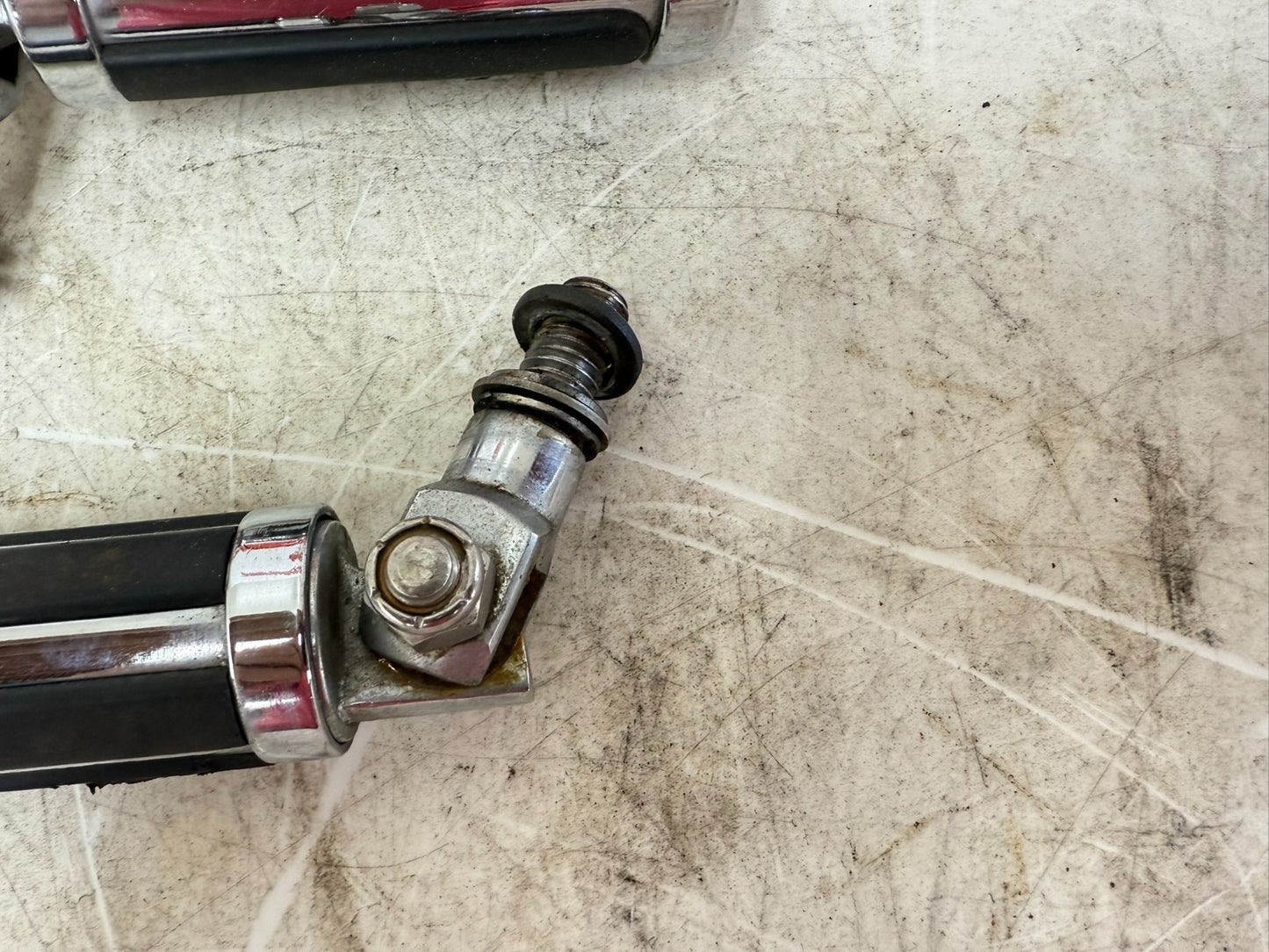 1997 HARLEY DAVIDSON SOFTAIL Passenger Foot Pegs Rest & Mounting Bracket