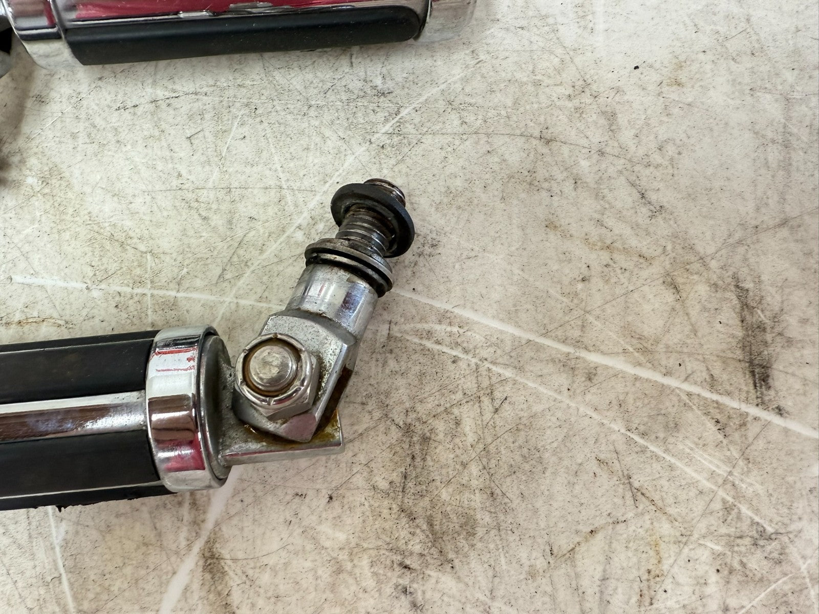 1997 HARLEY DAVIDSON SOFTAIL Passenger Foot Pegs Rest & Mounting Bracket