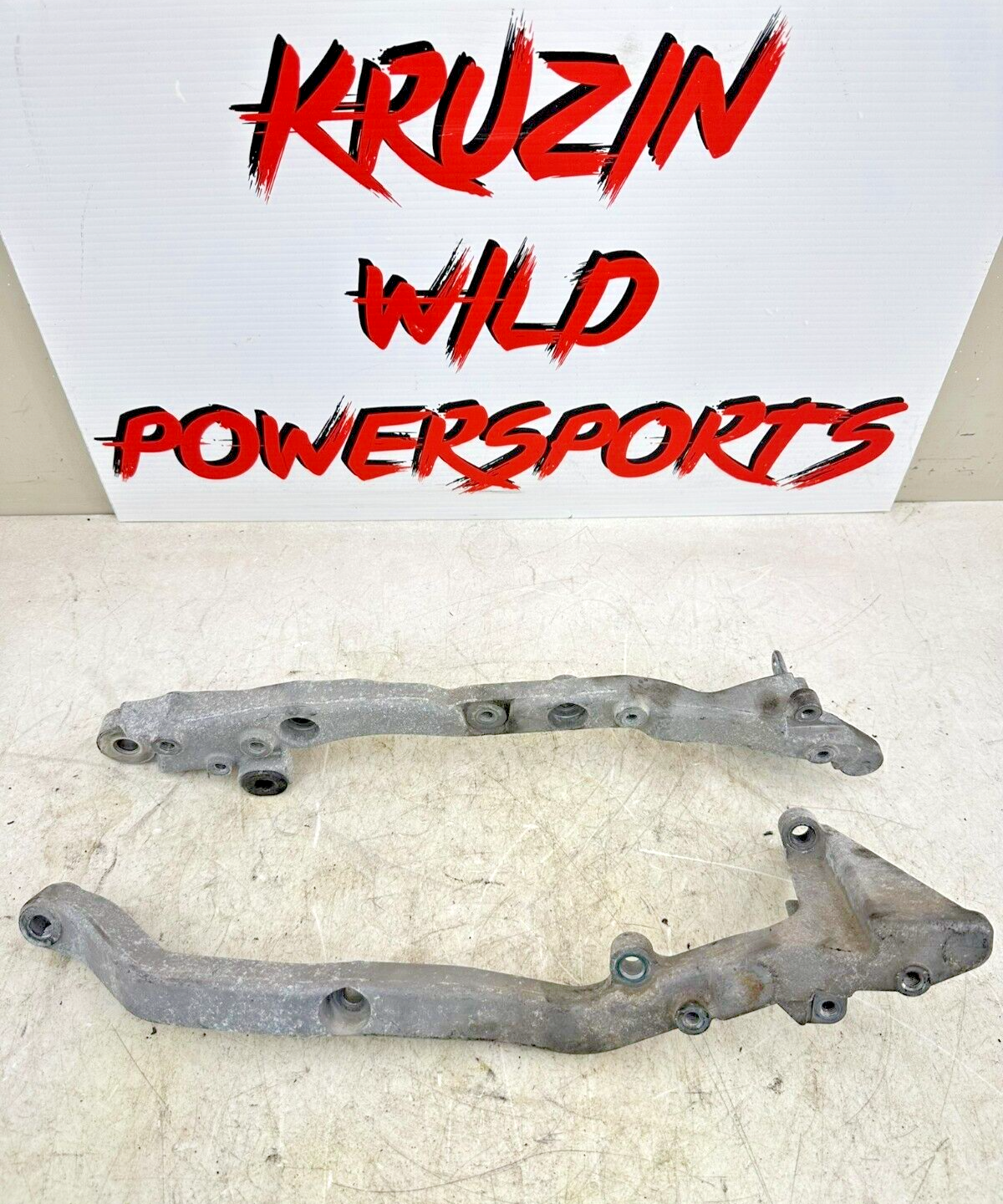 2004 Honda Goldwing GL1800 Engine Motor Mounting Bracket Bars Frame Rail