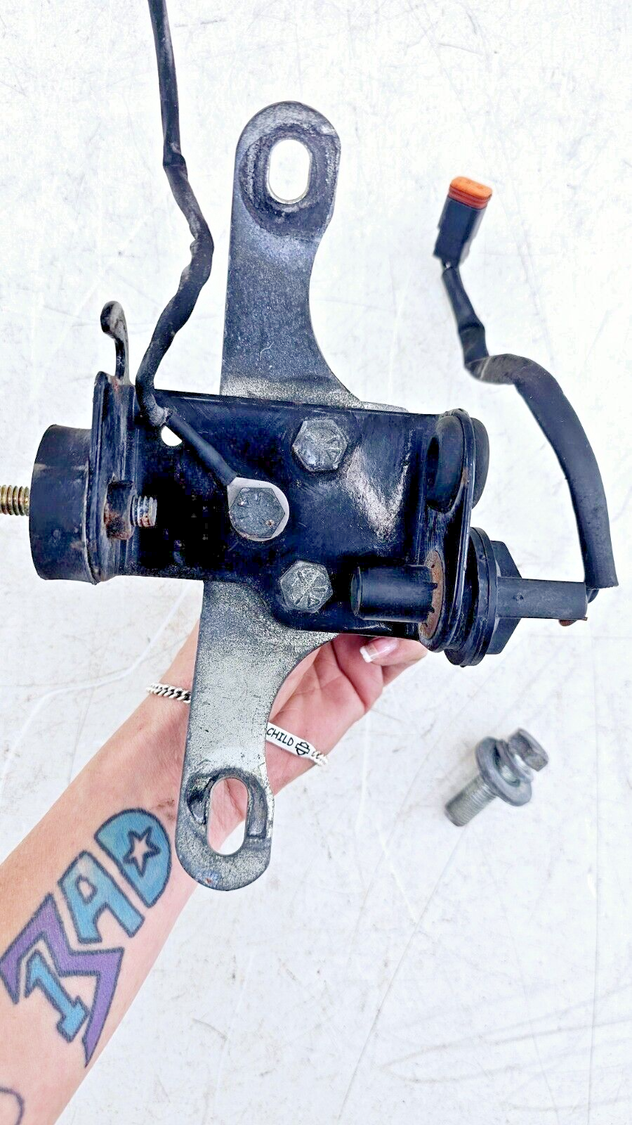 1997 HARLEY SOFTAIL Upper Motor Mount Rubber Horn Bracket