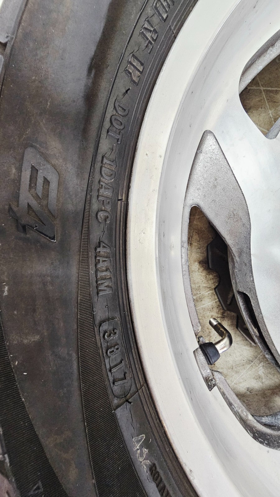 2000 HONDA VALKYRIE INTERSTATE Front Wheel Rim Tire 6 Spoke Brake Rotor 17x.35