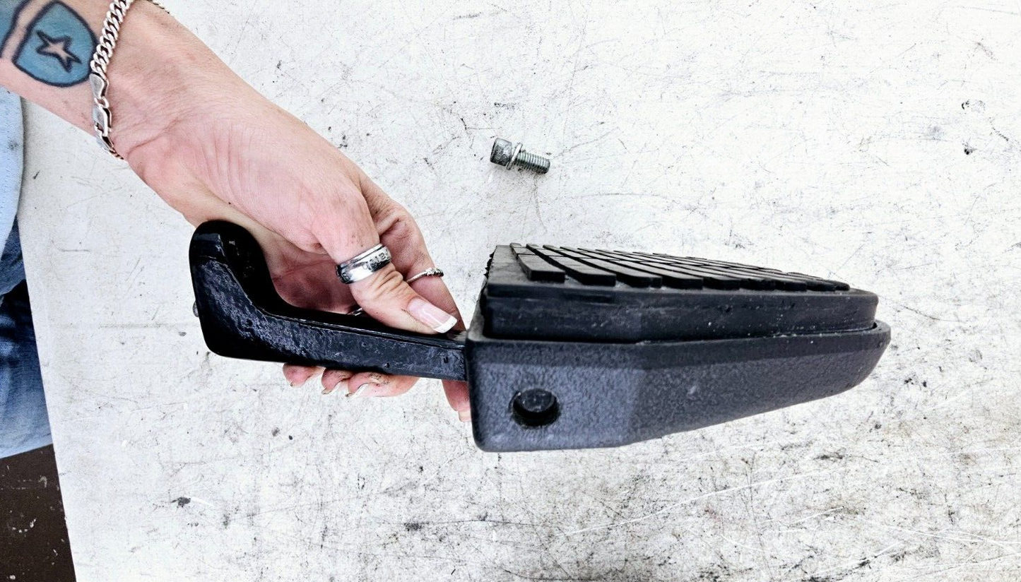 1998 HARLEY FLH ELECTRA GLIDE Passenger Floorboard Right Left Footrest OEM HD