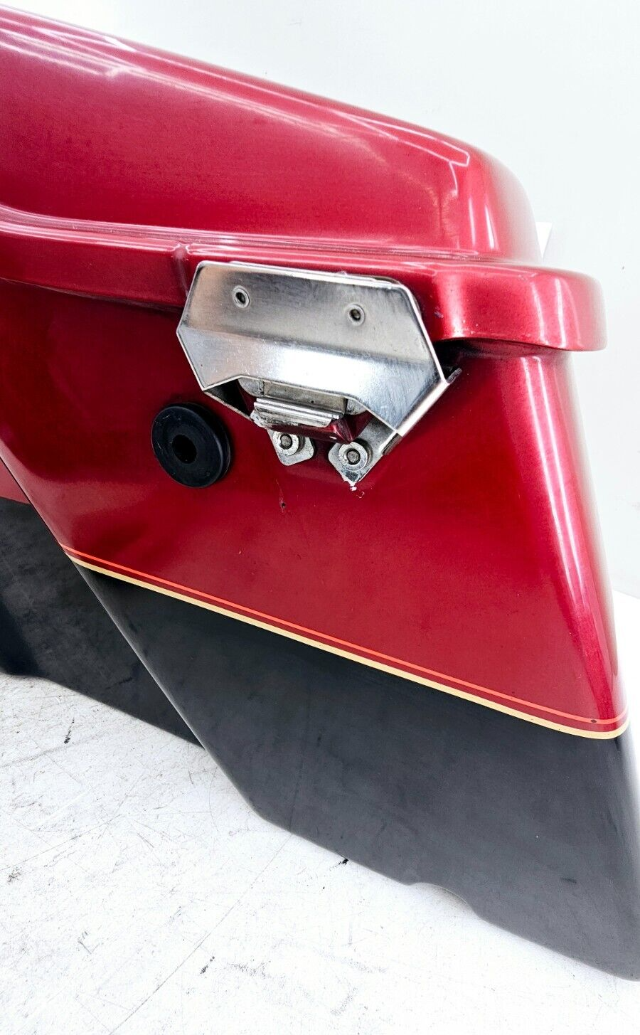 1998 HARLEY FLH ELECTRA GLIDE Right Saddlebag Housing Lid Latch OEM HD Red Black
