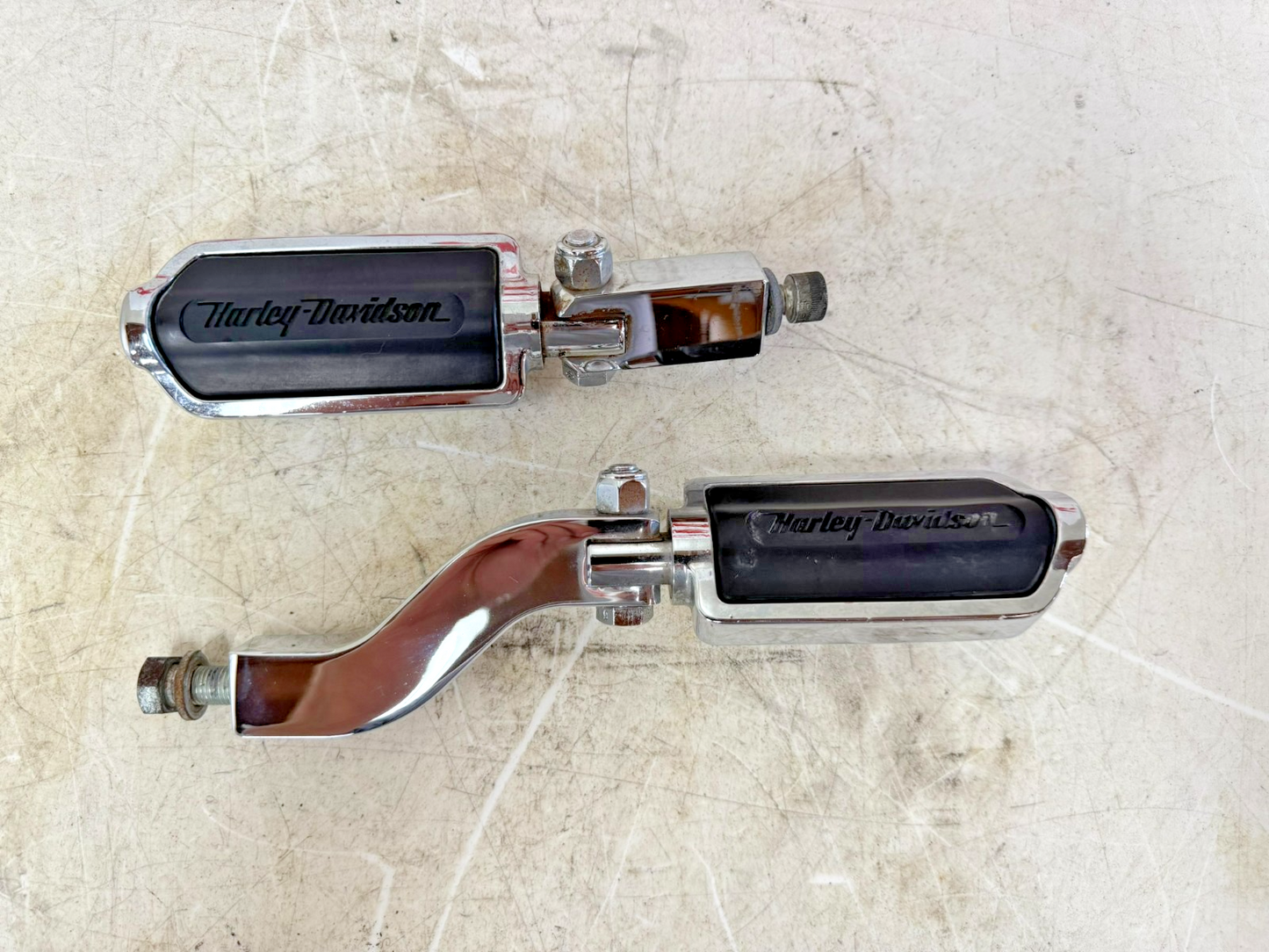 2003 HARLEY DYNA WIDE GLIDE OEM Rear Passenger Foot Peg Foot Rest Flame Chrome