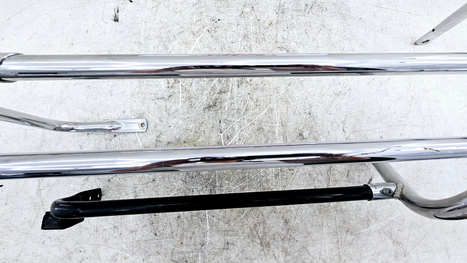 1994 HARLEY FLH ELECTRA GLIDE Chrome Right Saddlebag Bumper Guard Muffler Hanger