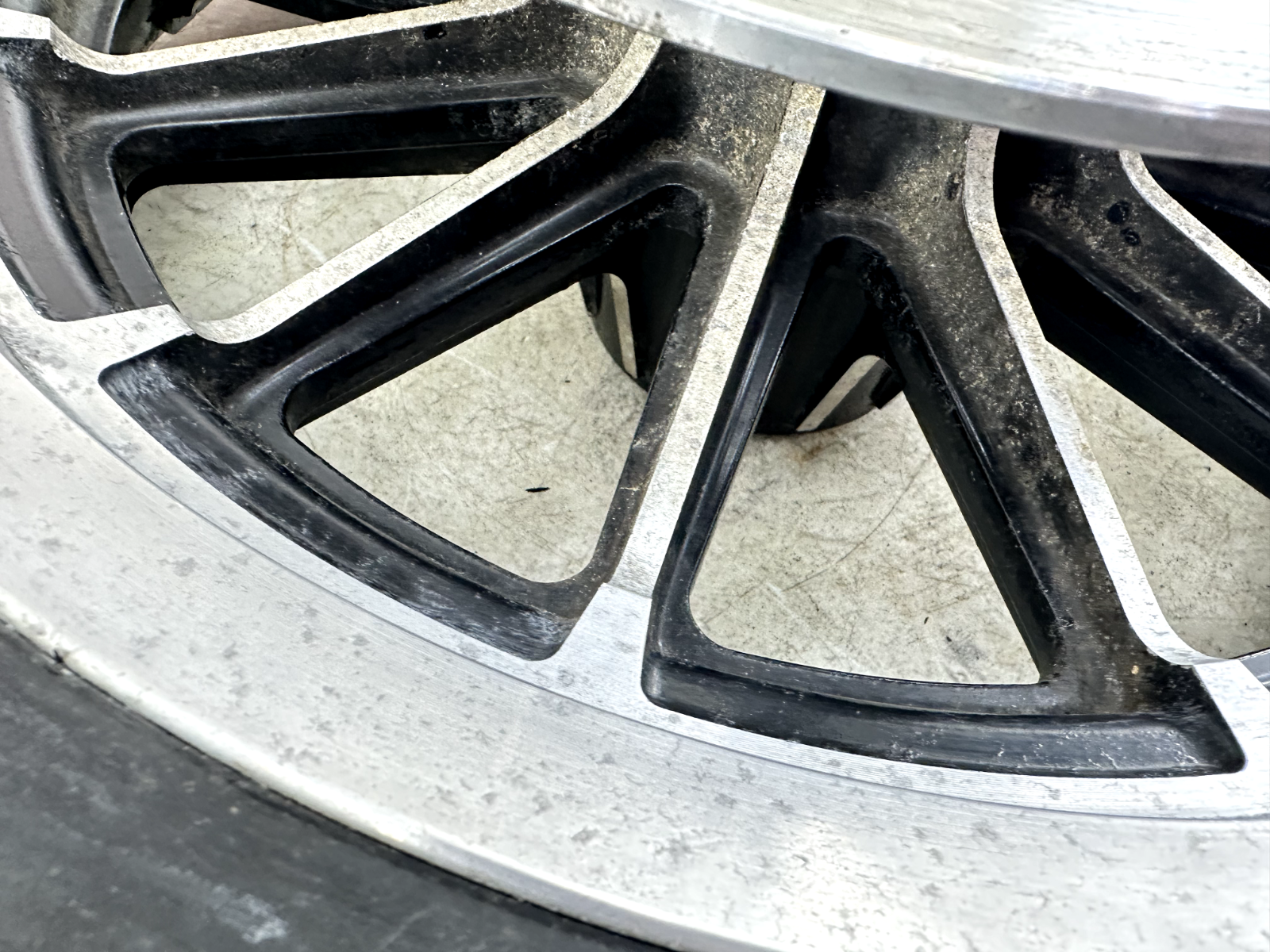 1997 HARLEY DYNA 13 Spoke 16" Rear Mag Wheel Rim + Rotor
