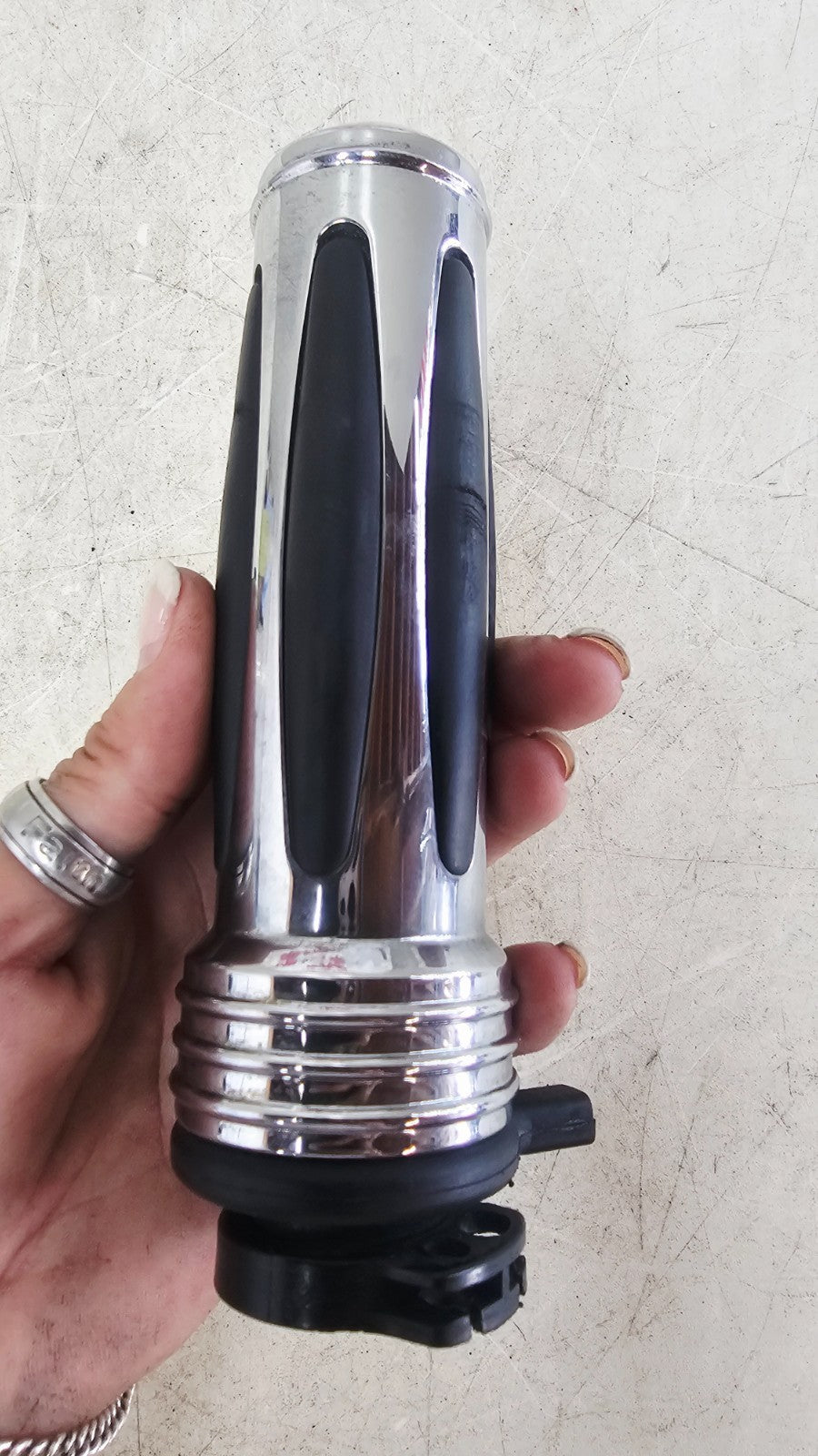 2000 HARLEY DAVIDSON FLH ROADKING Chrome Raised Throttle Hand Handlebar Grips