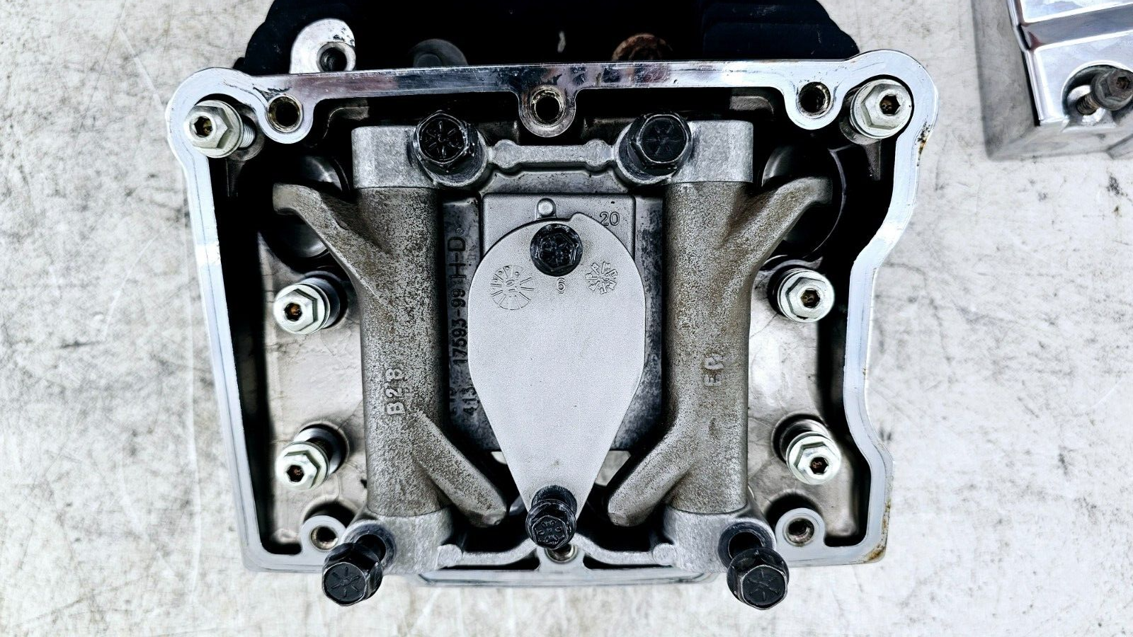 2002 HARLEY ELECTRA GLIDE Front Rear Cylinder Heads Rocker Boxes Good Shape!