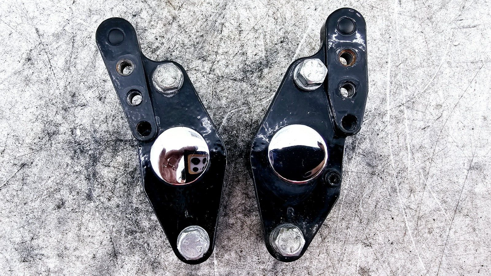 1998 HARLEY FLH ROADKING Rear Fork Swingarm Arm Mount Brackets