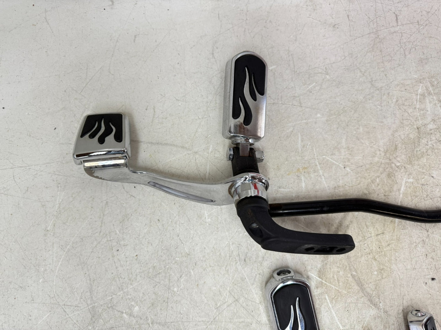 2003 HARLEY DYNA WIDE GLIDE OEM HD  Forward Control Shift Brake Pedal Foot Pegs