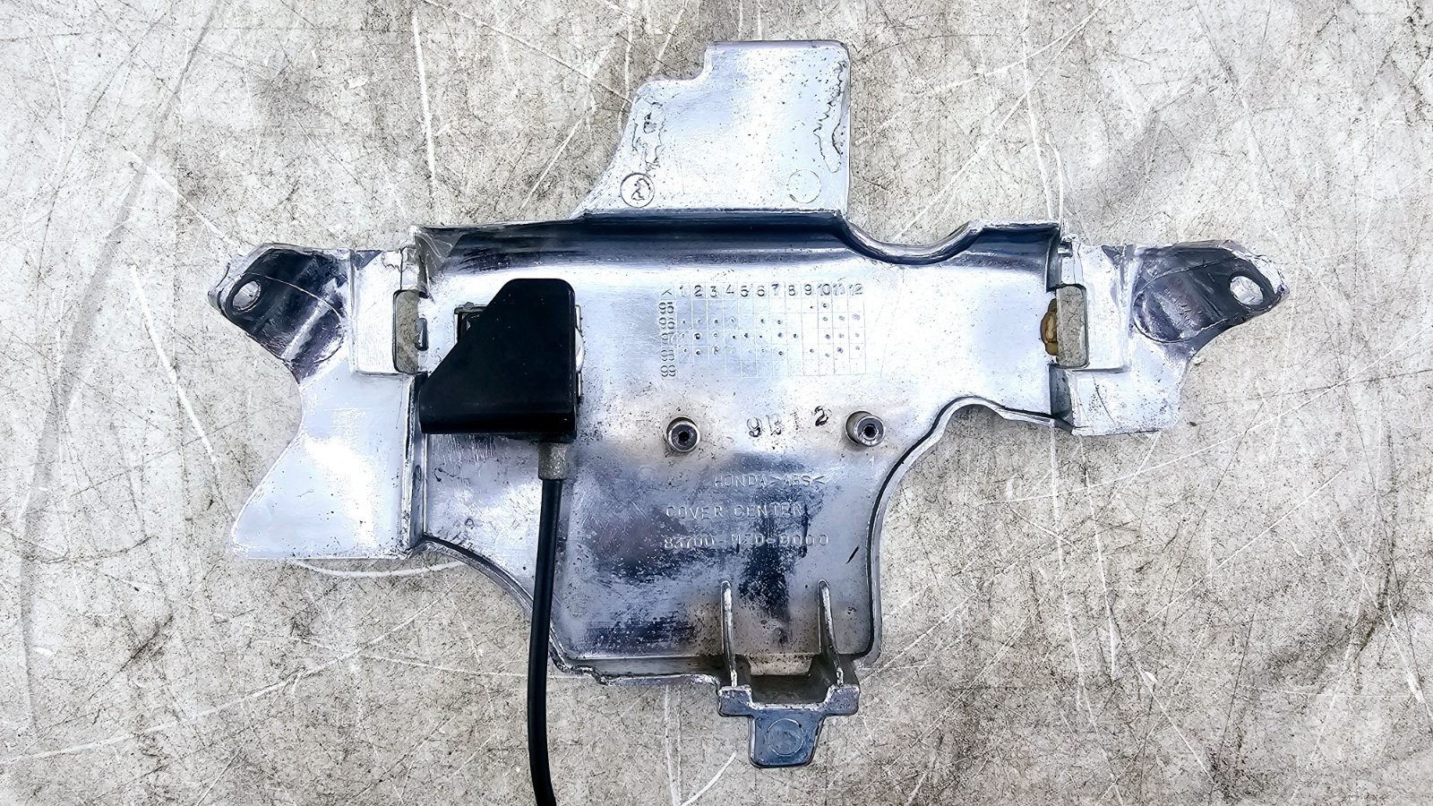 1999 HONDA VALKYRIE INTERSTATE Chrome Center Seat Lock Cover Fairing Panel