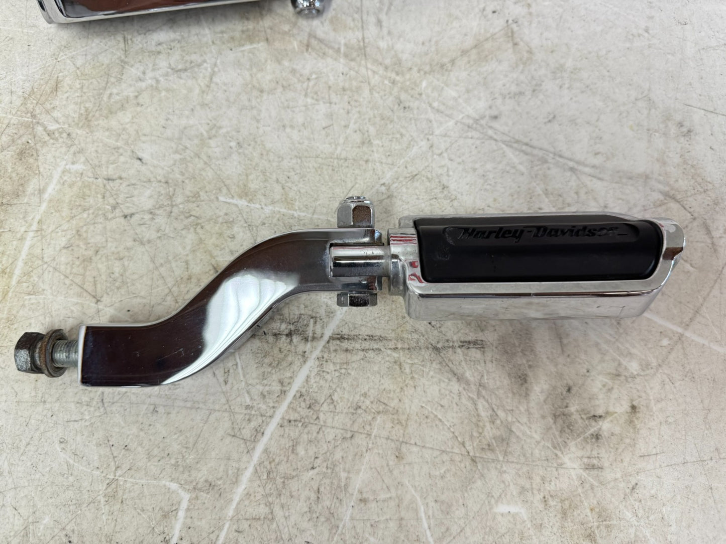 2003 HARLEY DYNA WIDE GLIDE OEM Rear Passenger Foot Peg Foot Rest Flame Chrome