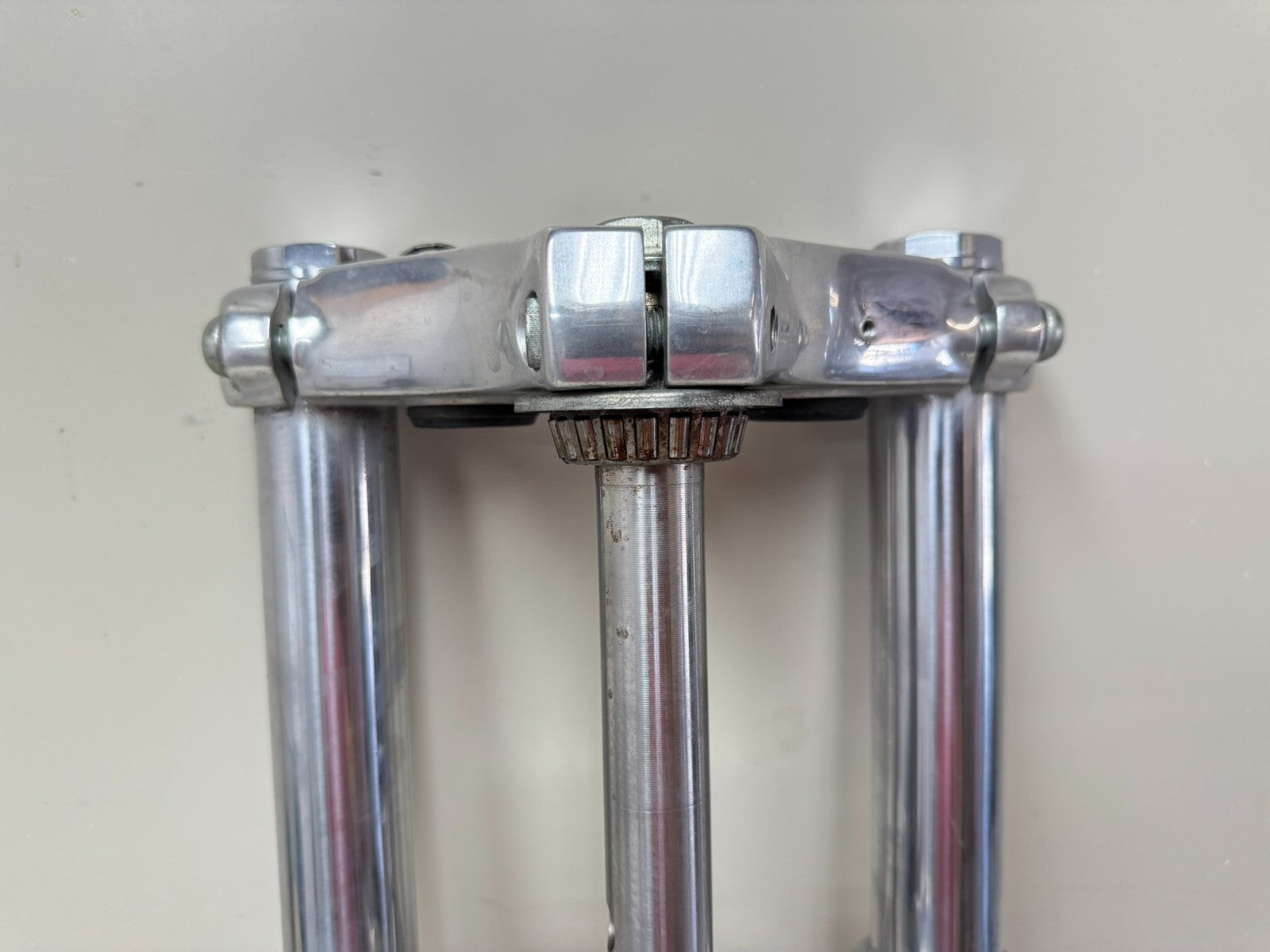 2003 Harley Davidson Sportster Front End Suspension Forks Triple Tree 39mm