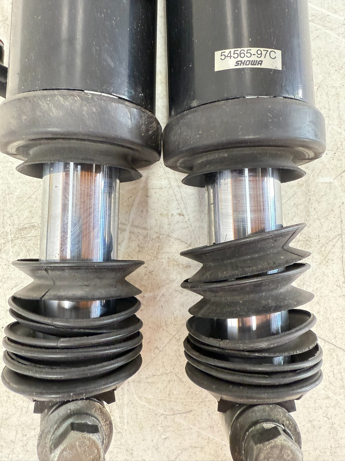 2003 HARLEY ELECTRA GLIDE Rear Air Shock Absorbers Left & Right