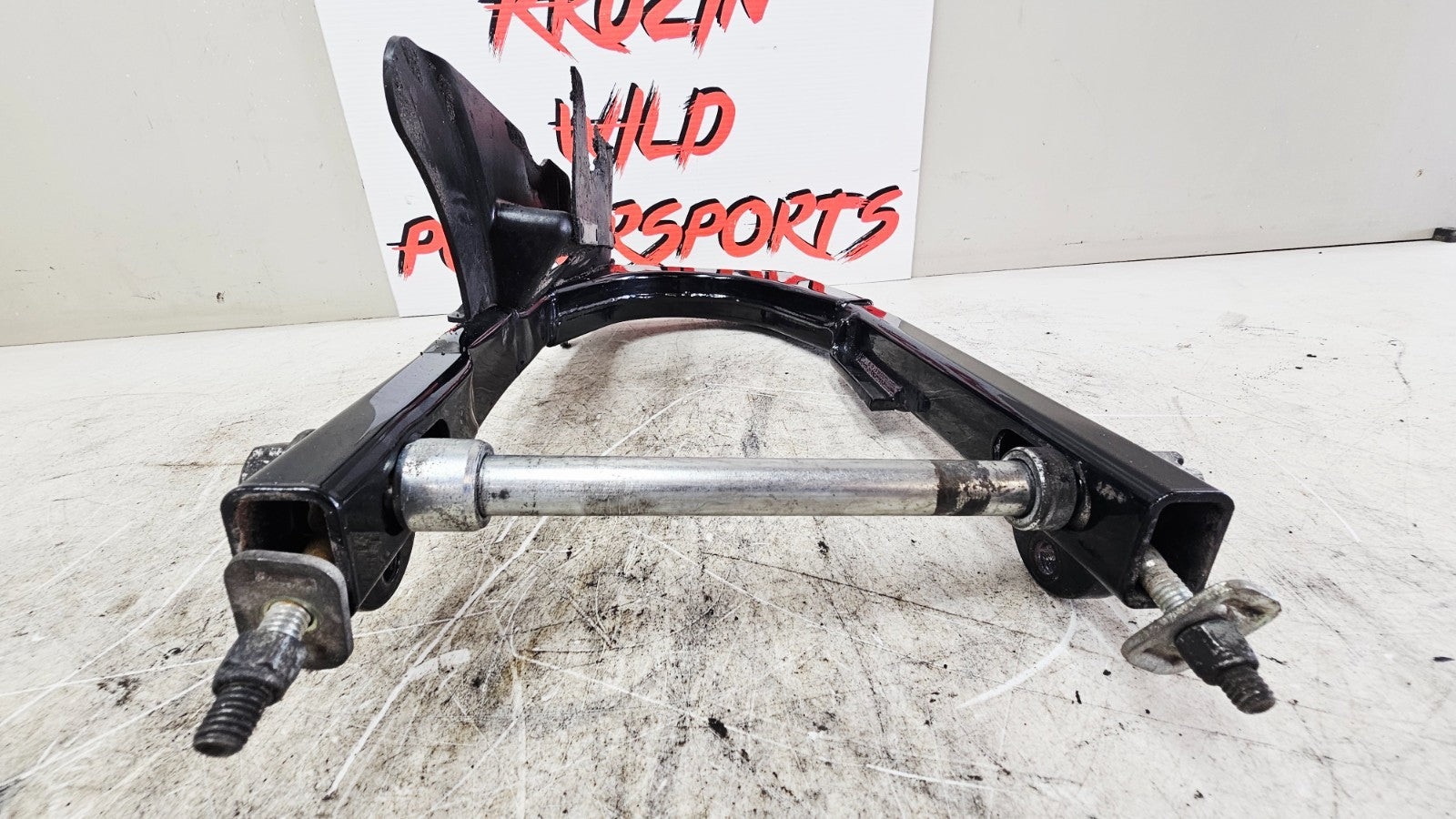 2001 Harley Davidson Sportster Swingarm Rear Fork With Axle Mounting Bolt