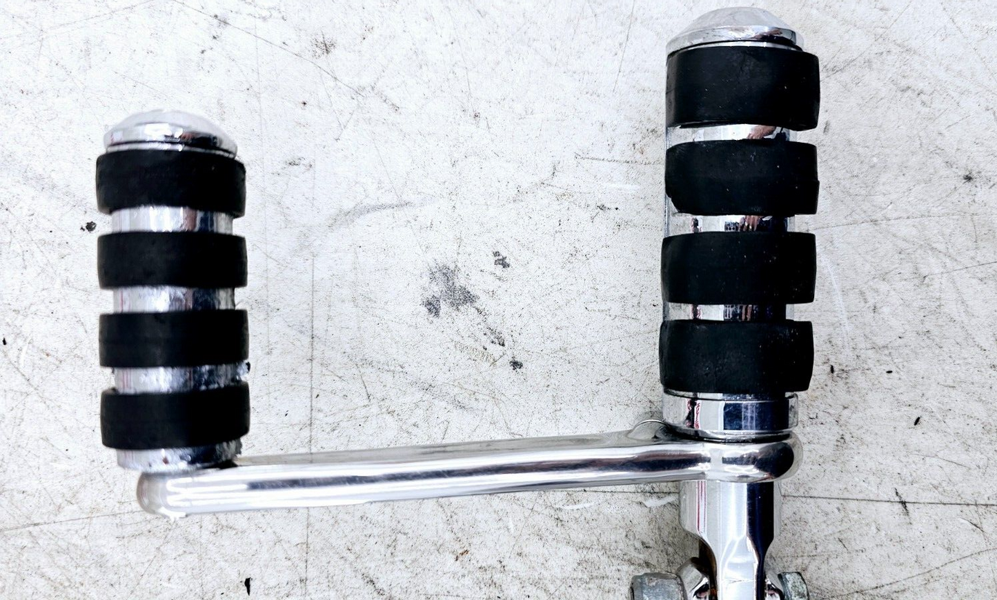 1999 HARLEY DYNA CONVERTIBLE Chrome Front Highway Forward Pegs MTG Bracket