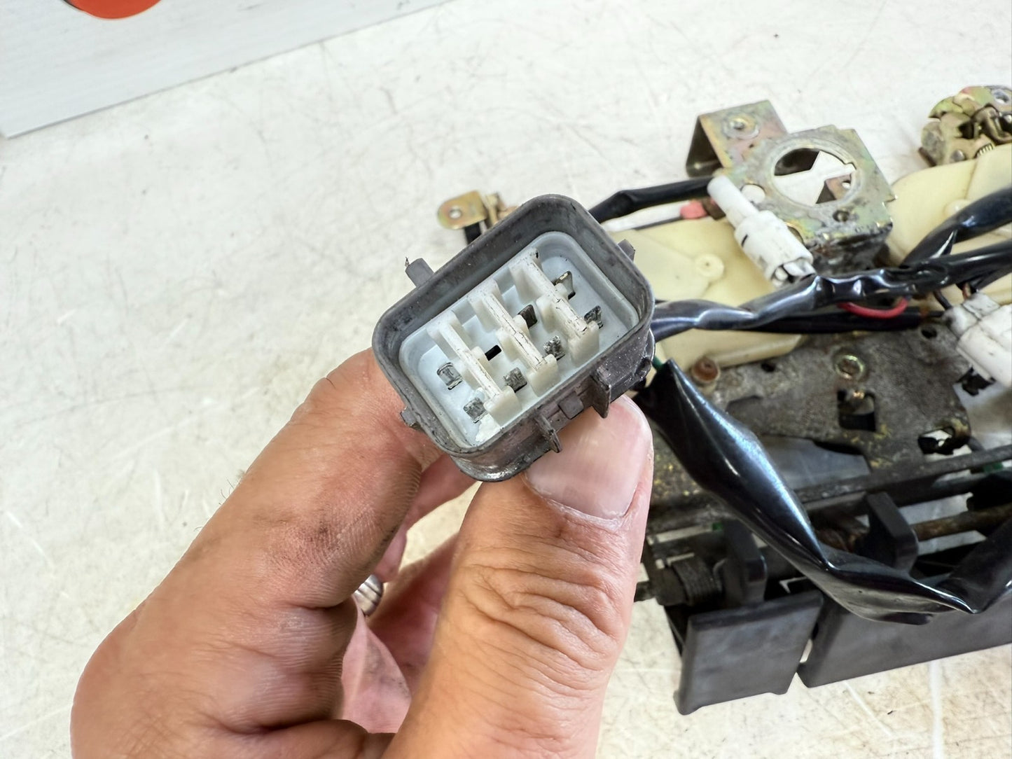 2002 Honda Goldwing GL1800 Rear Saddlebag Trunk Opener Unit Lever