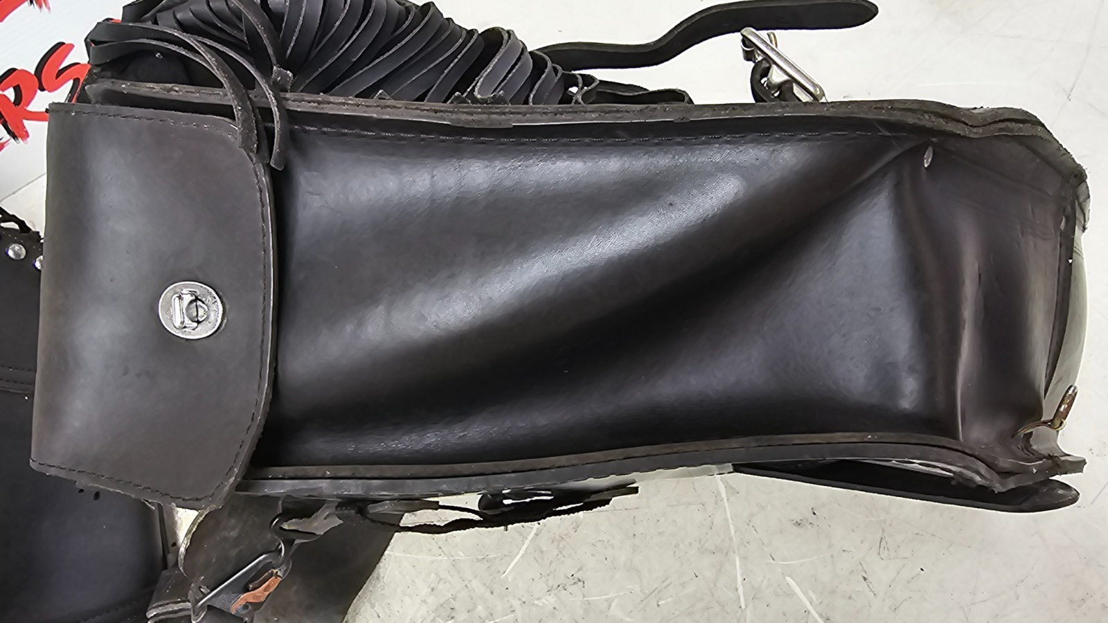 1997 HARLEY DYNA OEM HD Leather Saddlebag & Support Arm Bars Turn Signal Light