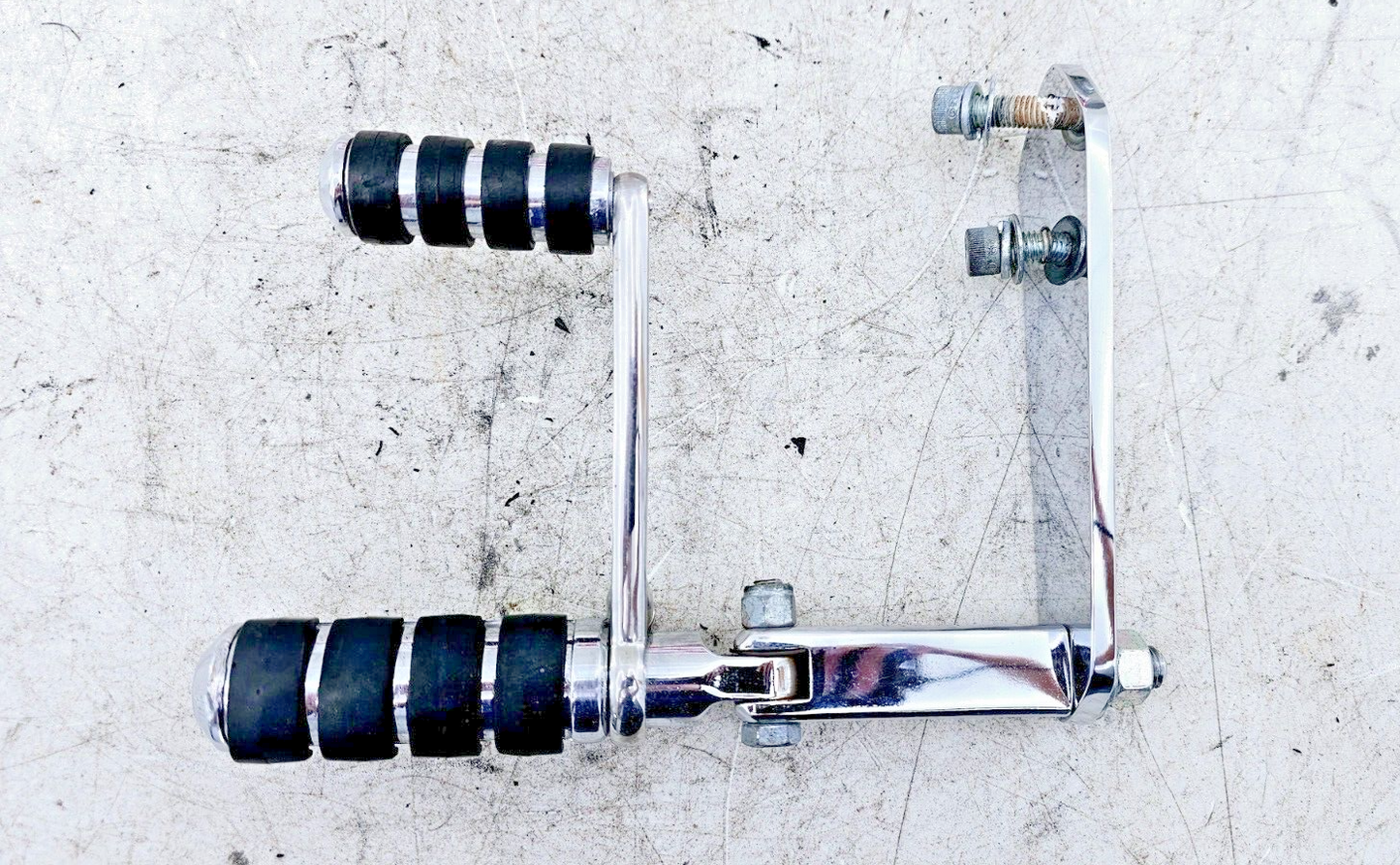 1999 HARLEY DYNA CONVERTIBLE Chrome Front Highway Forward Pegs MTG Bracket