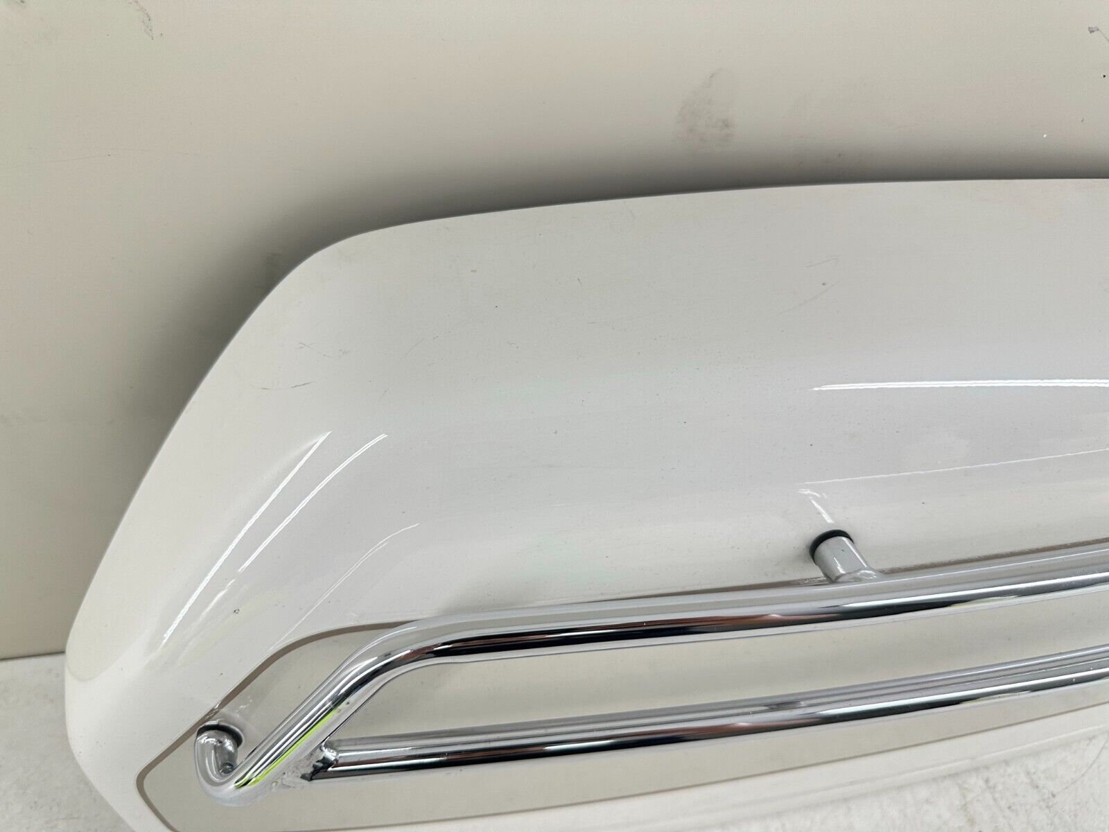 88-00 HONDA GOLDWING GL1500 WHITE LEFT SADDLE BAG LID DOOR w/ CHROME ACCENT BARS